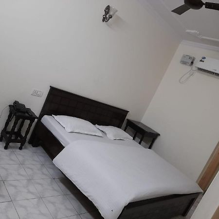 Hotel Victoria Csandígarh Kültér fotó