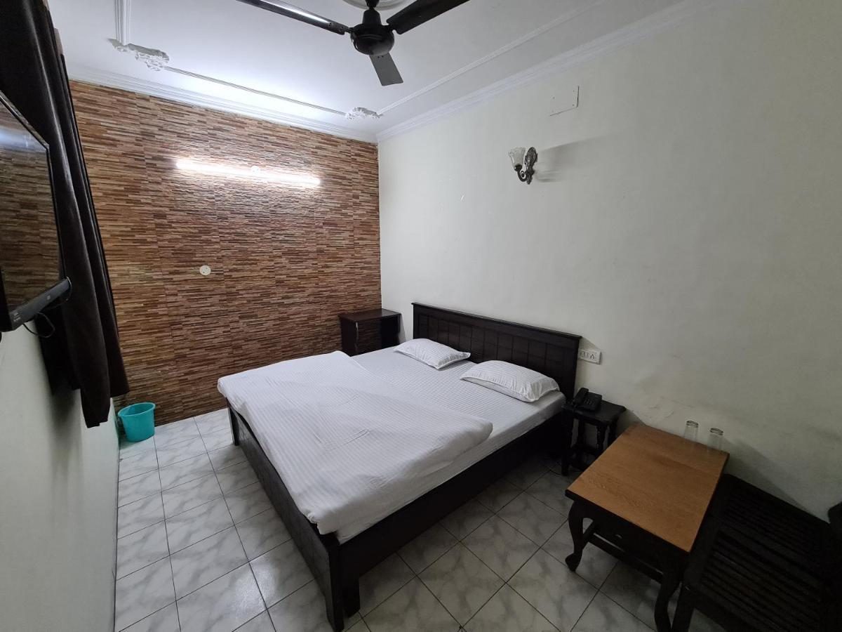 Hotel Victoria Csandígarh Kültér fotó