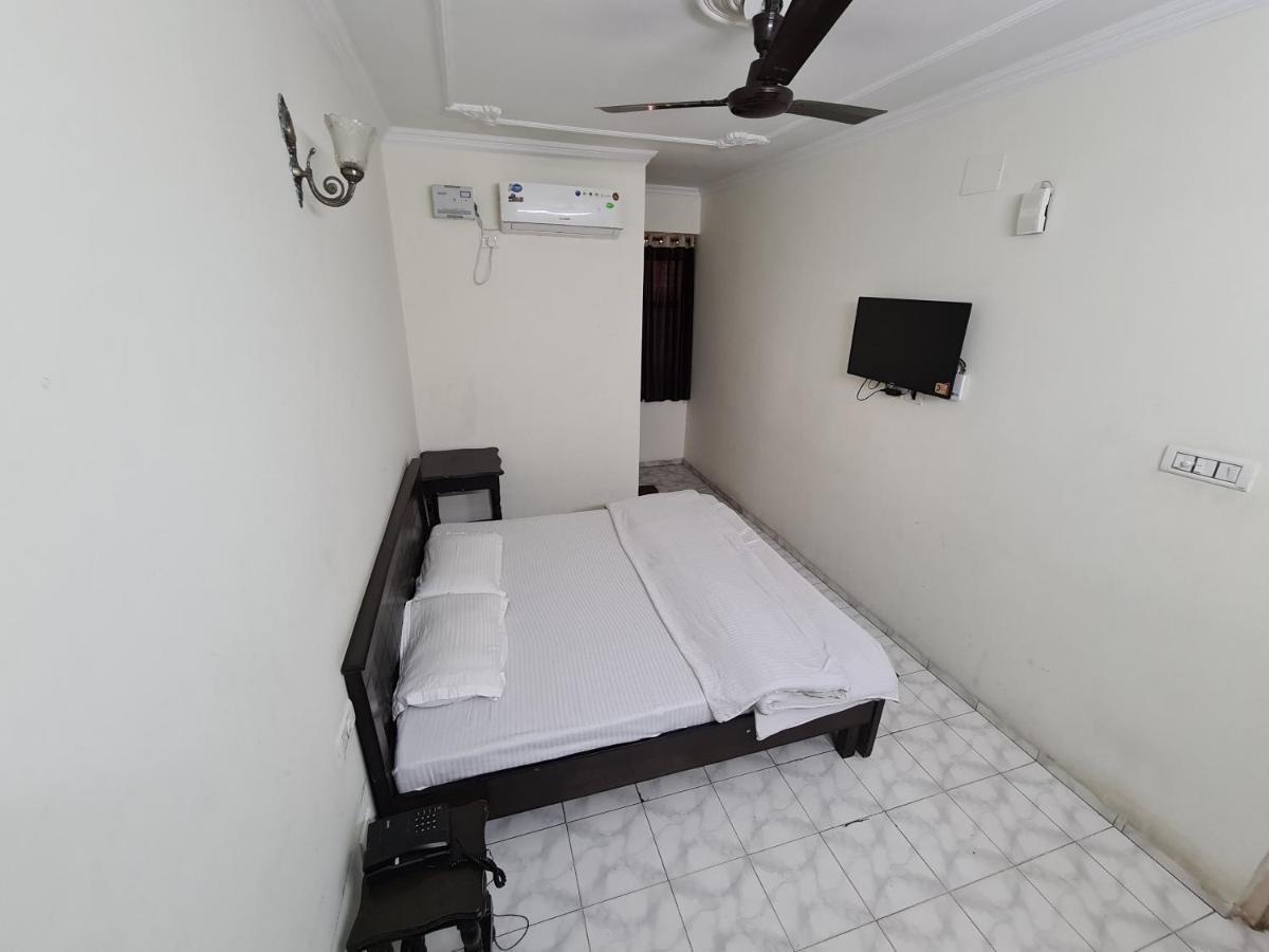 Hotel Victoria Csandígarh Kültér fotó